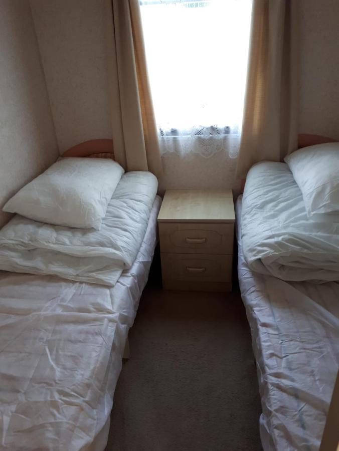 Отель 8 Berth On Coral Beach Инголдмелс Экстерьер фото