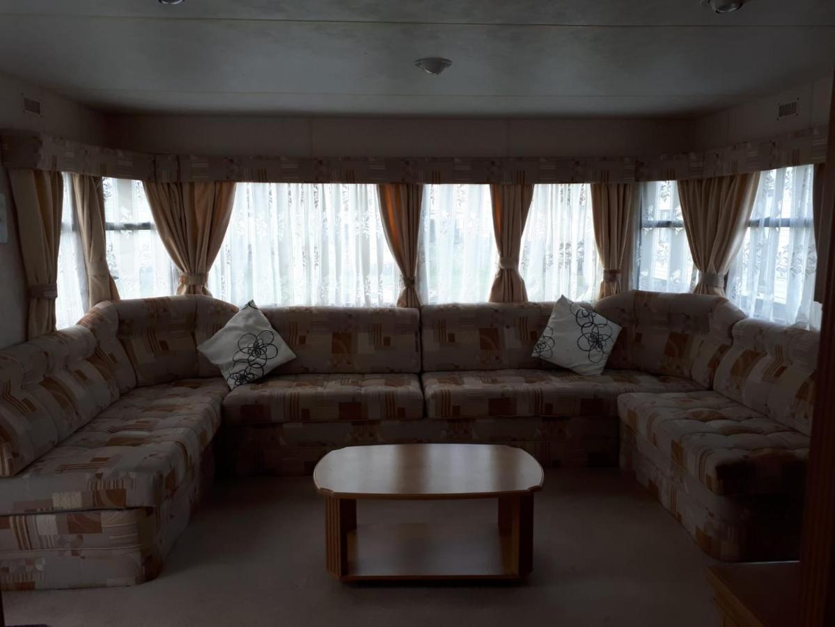 Отель 8 Berth On Coral Beach Инголдмелс Экстерьер фото