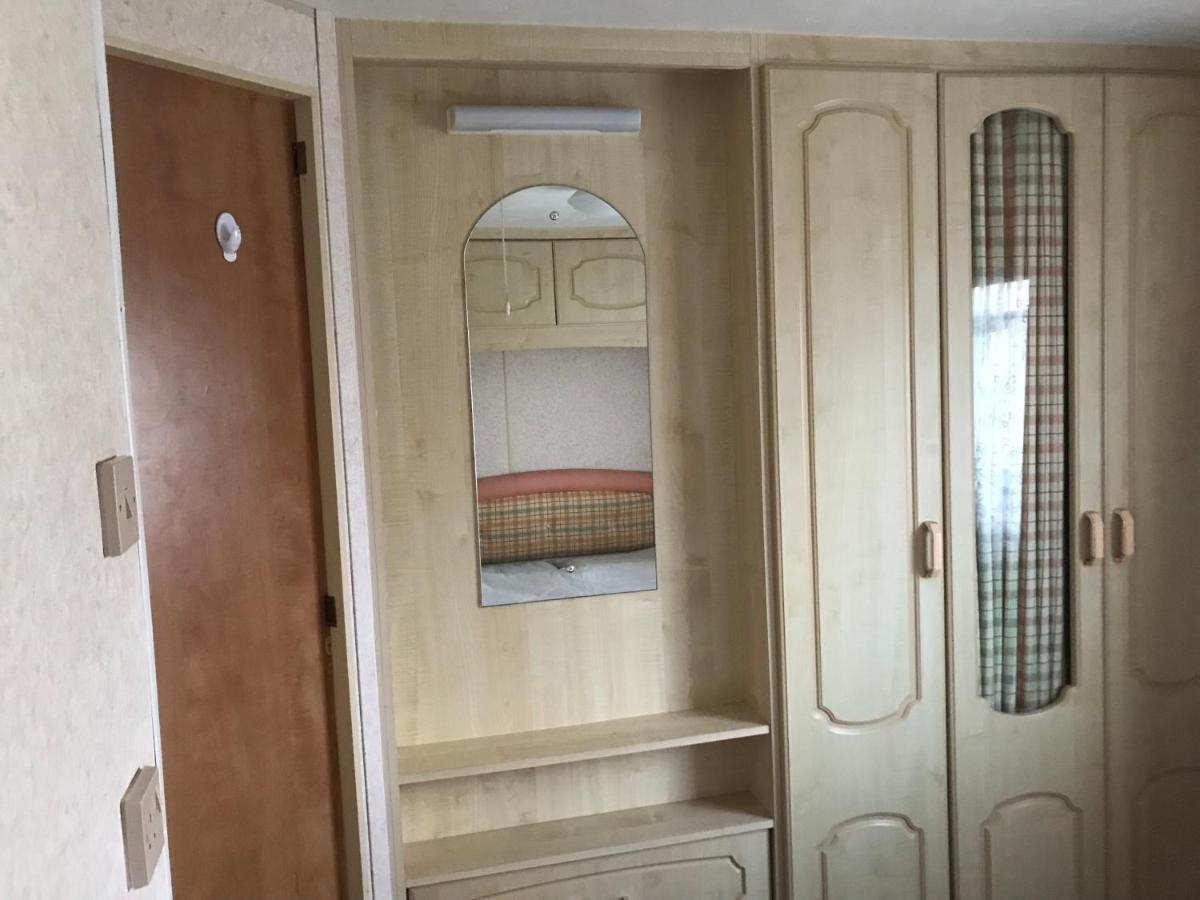Отель 8 Berth On Coral Beach Инголдмелс Экстерьер фото