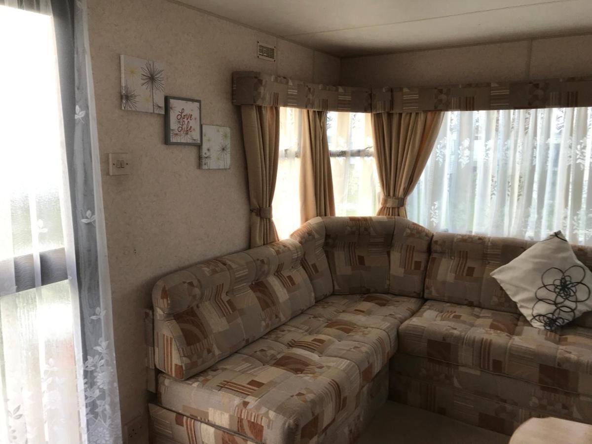 Отель 8 Berth On Coral Beach Инголдмелс Экстерьер фото