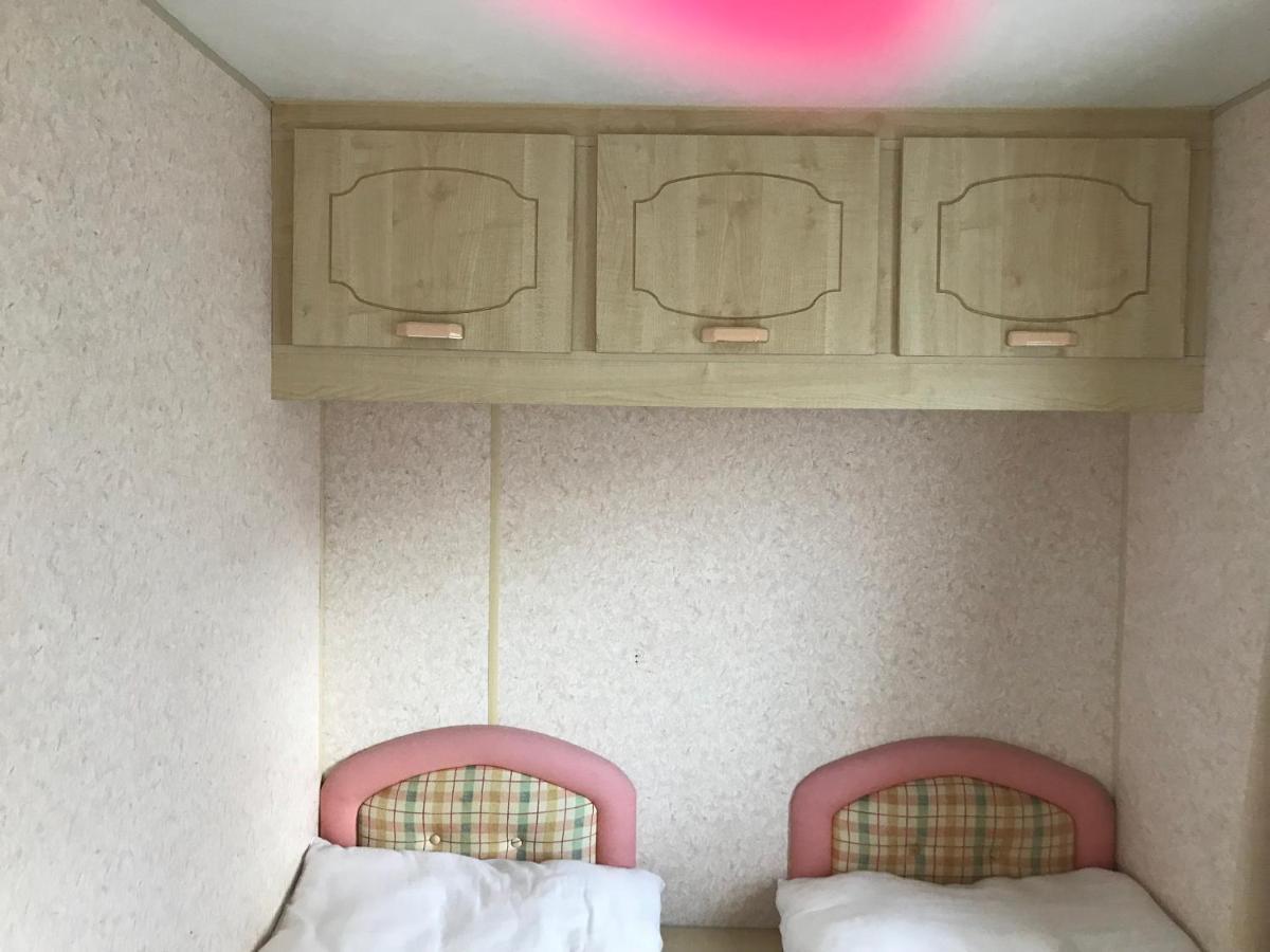 Отель 8 Berth On Coral Beach Инголдмелс Экстерьер фото