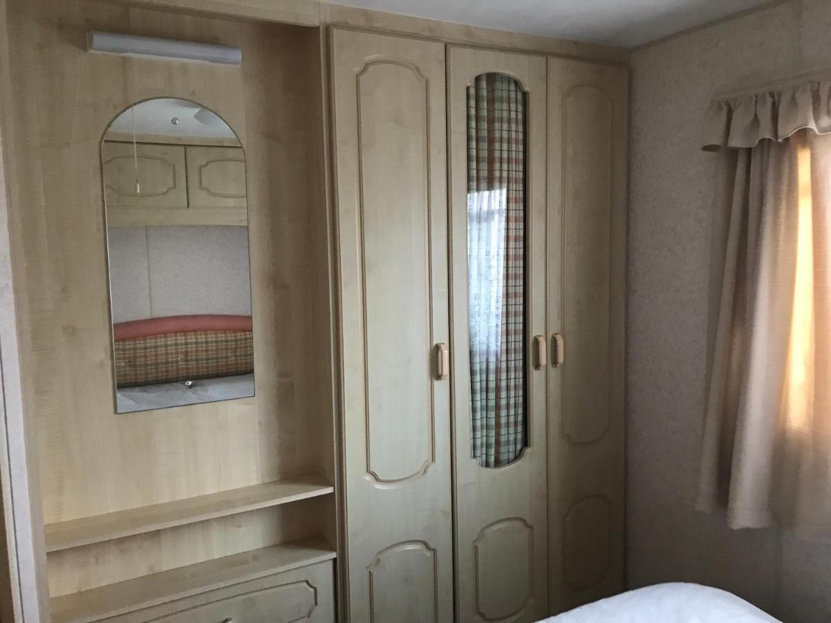 Отель 8 Berth On Coral Beach Инголдмелс Экстерьер фото